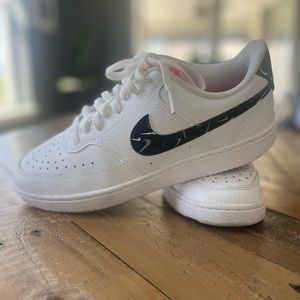 Nike Court Vision- size 10